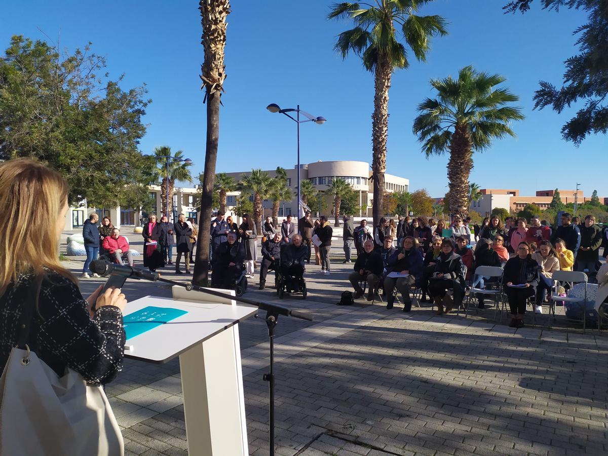 Acto de lectura de la convención de los derechos de las personas con discapacidad en la UJI con lectura fácil