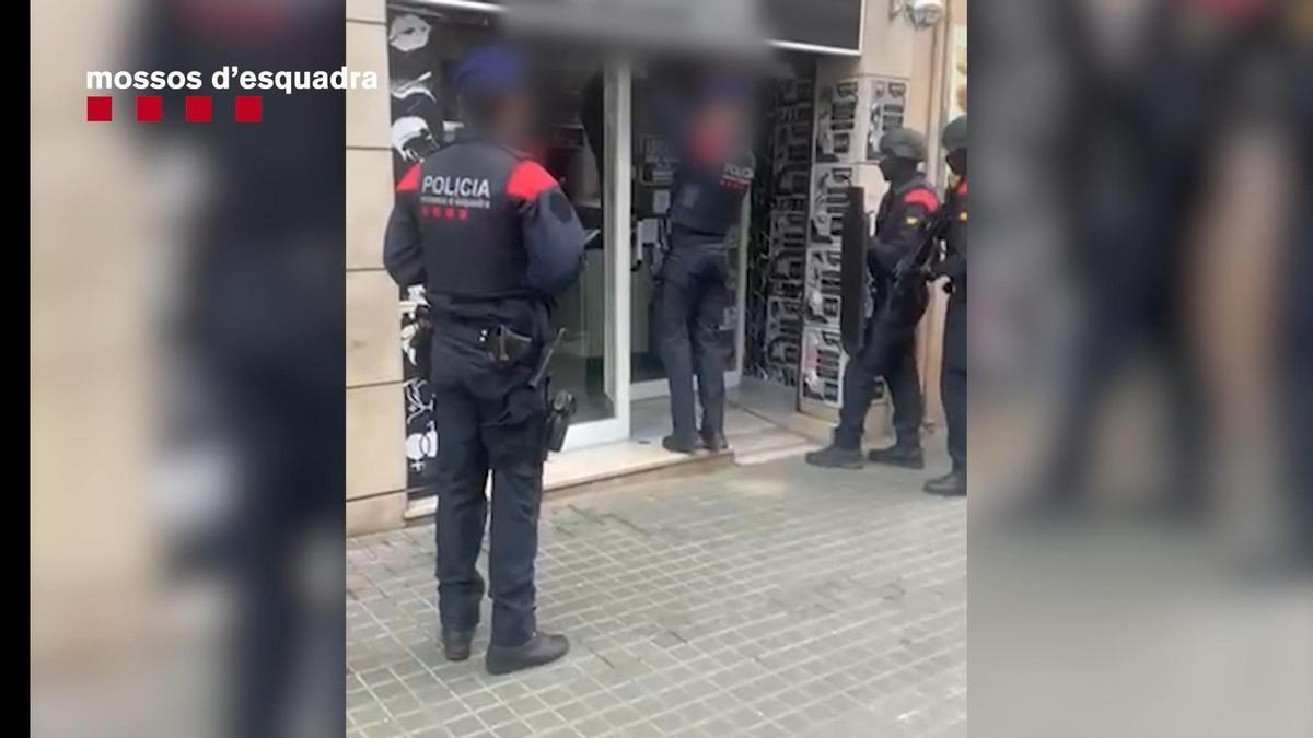 Desmantelan una red criminal que explotaba sexualmente a mujeres en prostíbulos clandestinos de Barcelona y París