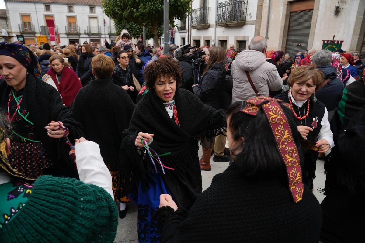 GALERÍA | Récord de águedas: 1.658 mujeres invaden Bermillo de Sayago