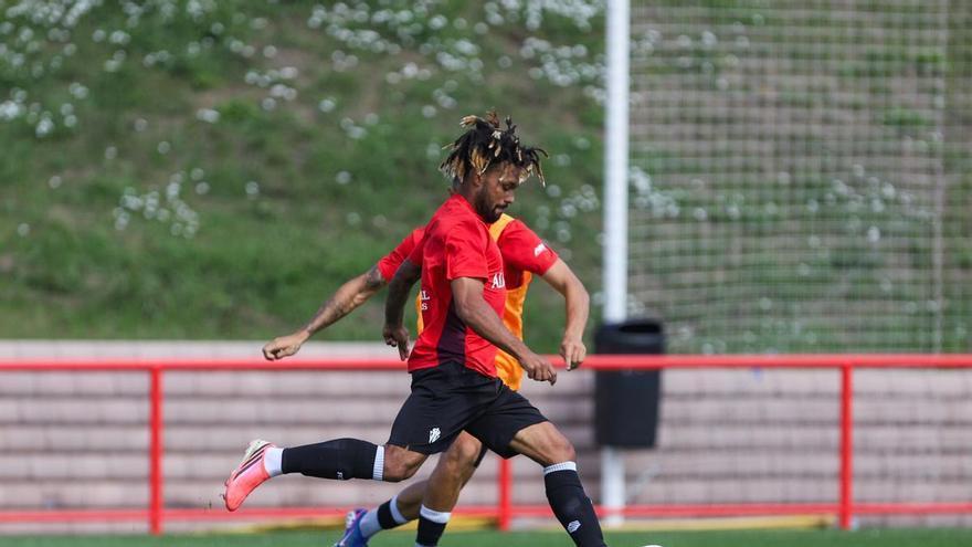 Konrad de la Fuente, sometido a pruebas para conocer el alcance de su lesión de rodilla
