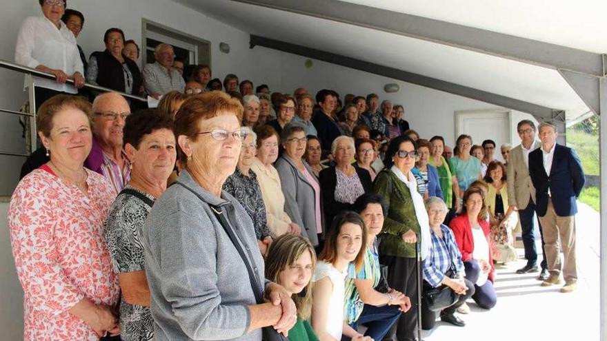 La expedición de Meis y Dodro, junto a sus respectivos alcaldes. // Fdv