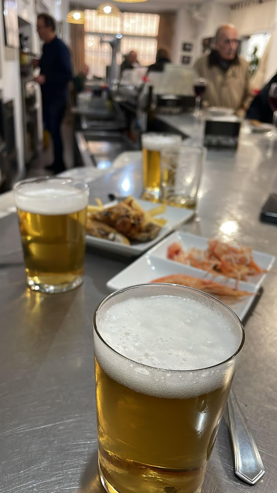 Barra del bar Lisboa, en Donoso Cortés.