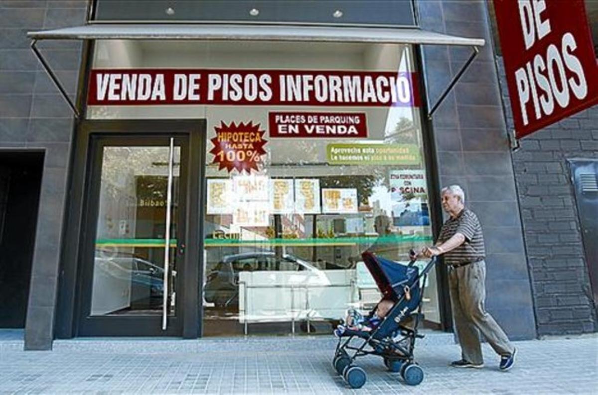 Oficina de venda de pisos a la Diagonal de Barcelona, el juny passat.