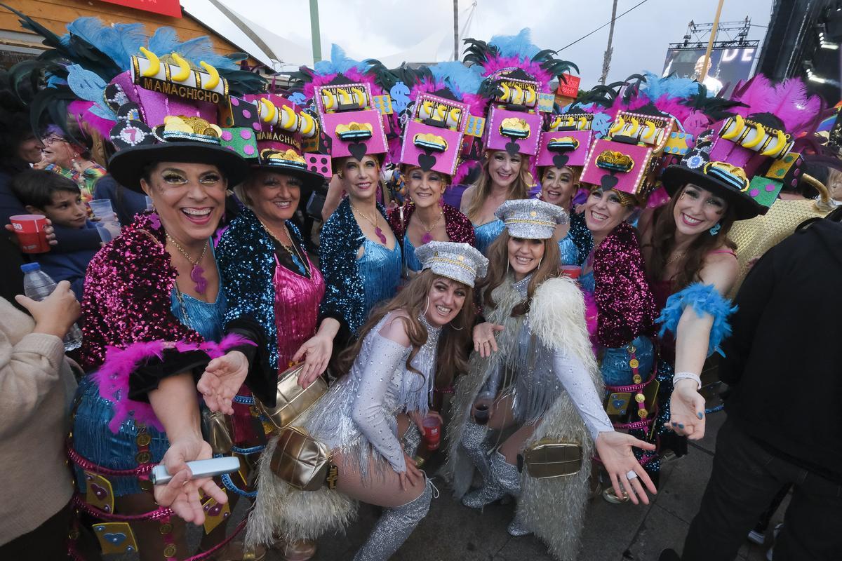 Las Mama Chicho llegaron dispuestas a arruinar a cualquiera con sus máquinas de slot sobre su cabezas.