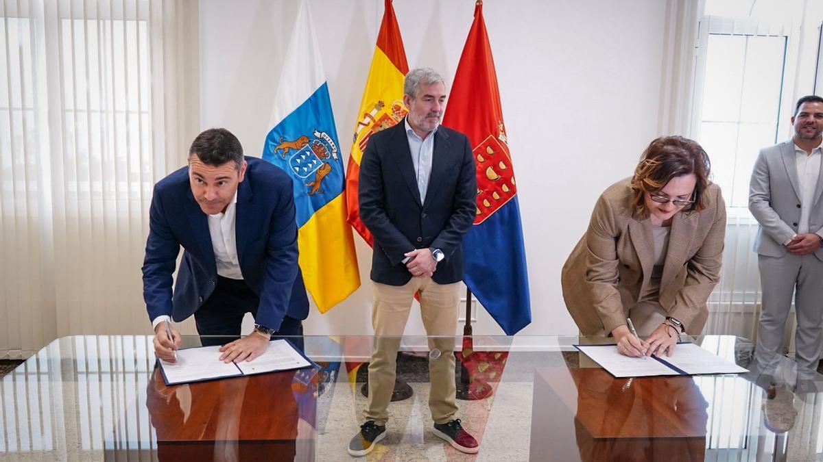 El Gobierno de Canarias y el Cabildo de Lanzarote firman el nuevo convenio de atención a la dependencia