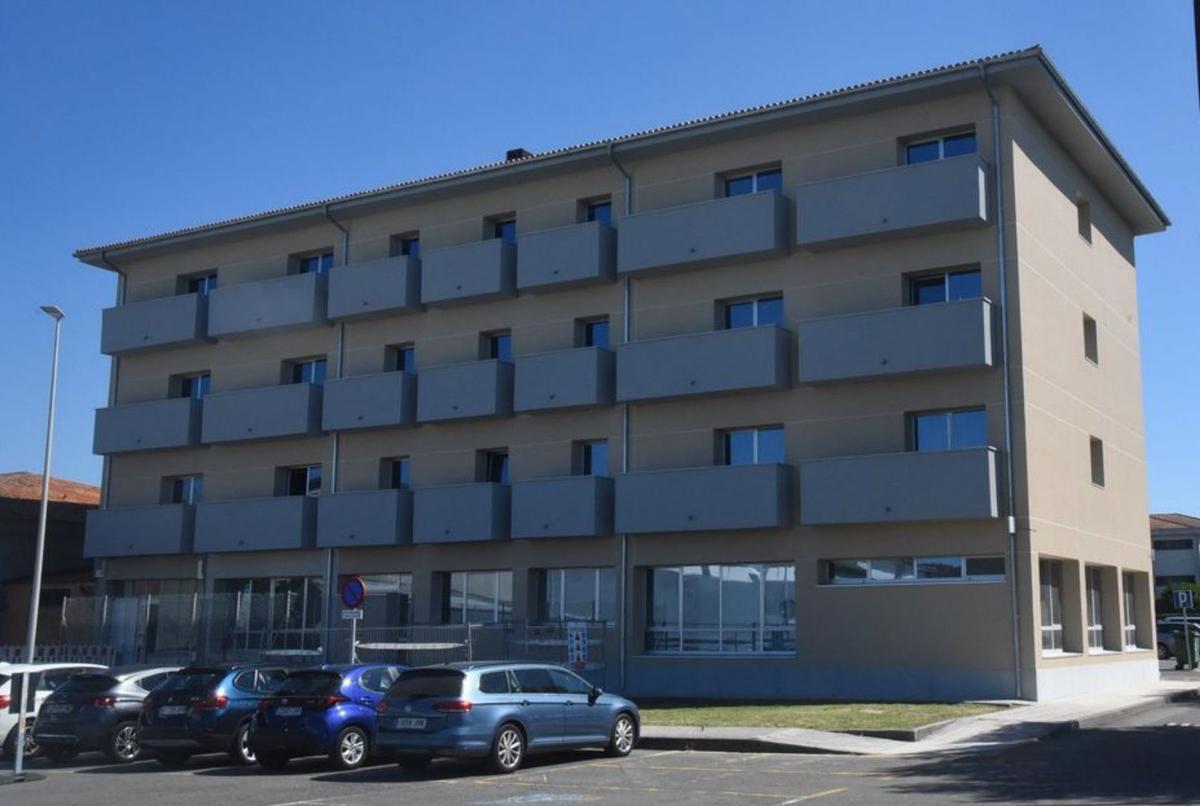 Edificio de la UAD de Ribeira, que fue recientemente remodelado / c.r.