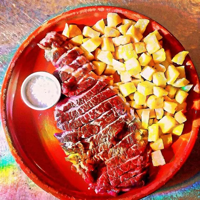 Oda a la cocina hurdana y un punto creativo: así es el restaurante más recóndito de la región