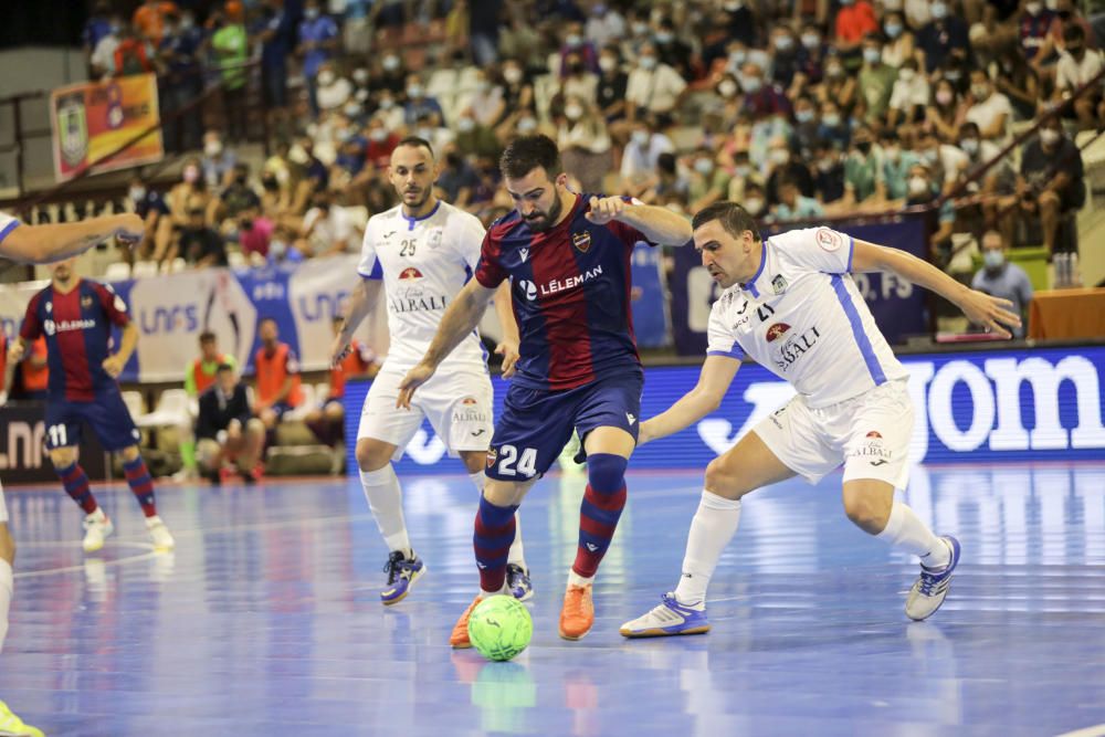 Levante - Valdepeñas: Las mejores fotos del duelo