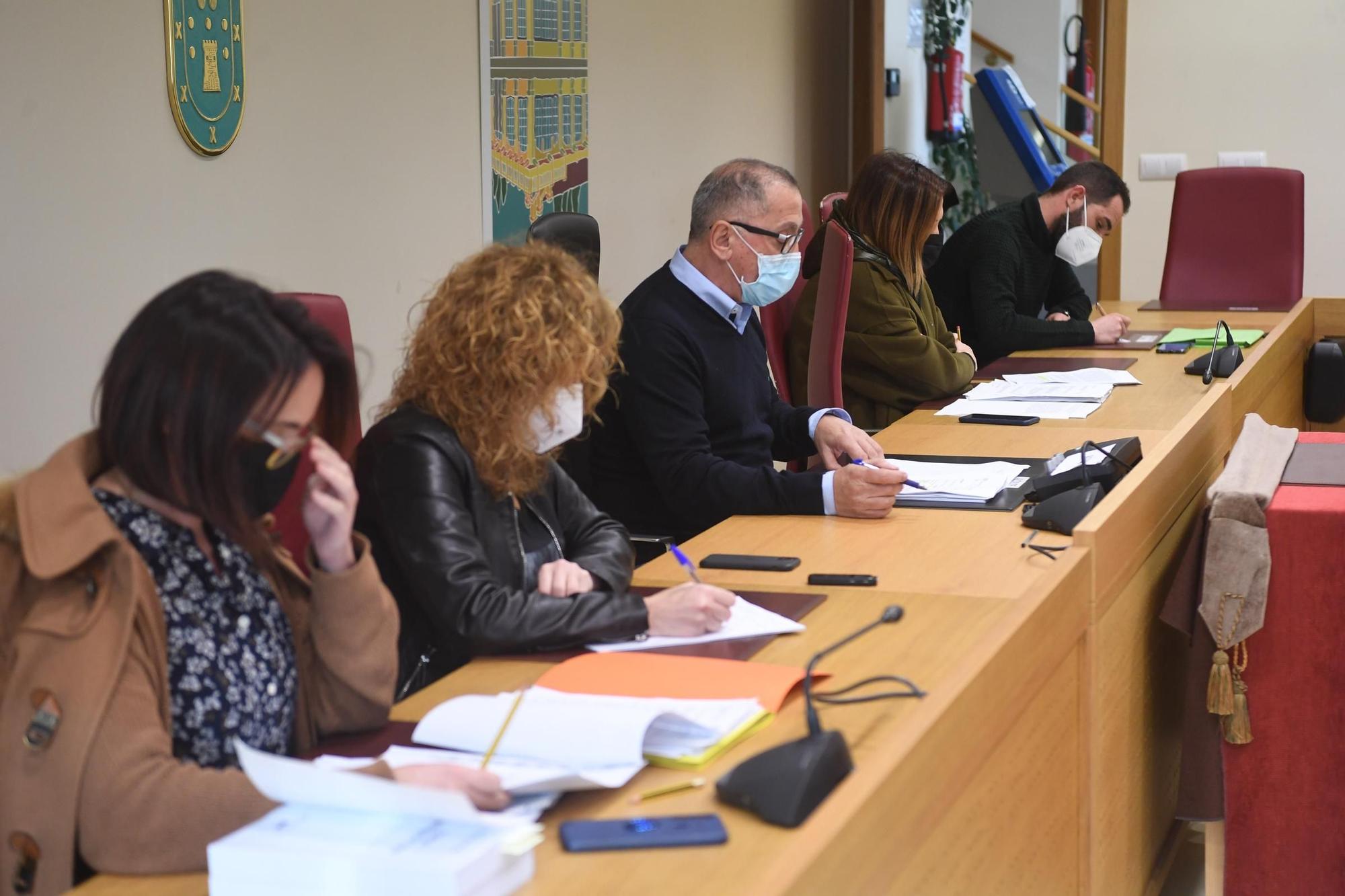 El alcalde de Carral veta la propuesta de bajar sueldos al Gobierno local
