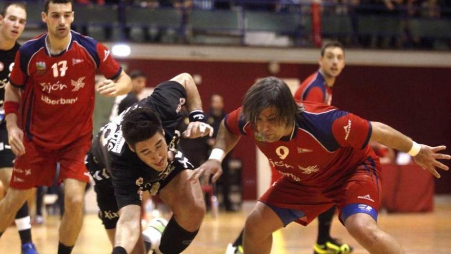 Sergio y Alexis, durante el último partido entre Juanfersa y Grupo.