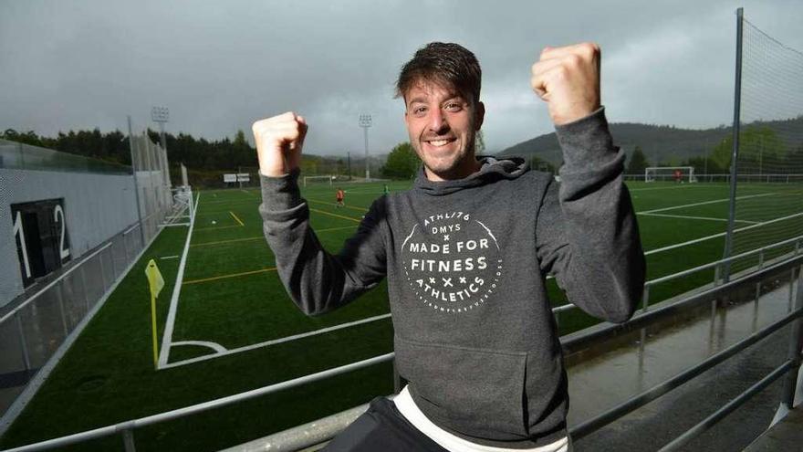 Javi Pazos tras el entrenamiento de ayer del Pontevedra en Cerponzóns. // Gustavo Santos