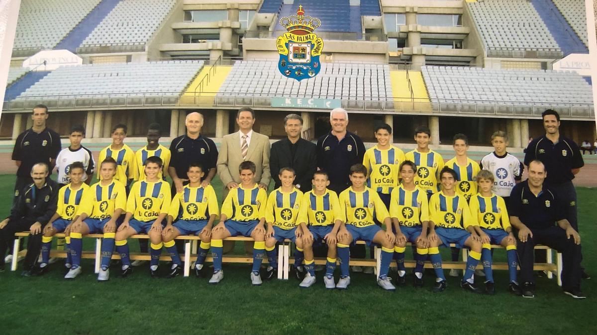 Tino El Escachao, en uno los clubes de la cantera de la UD como asistante.