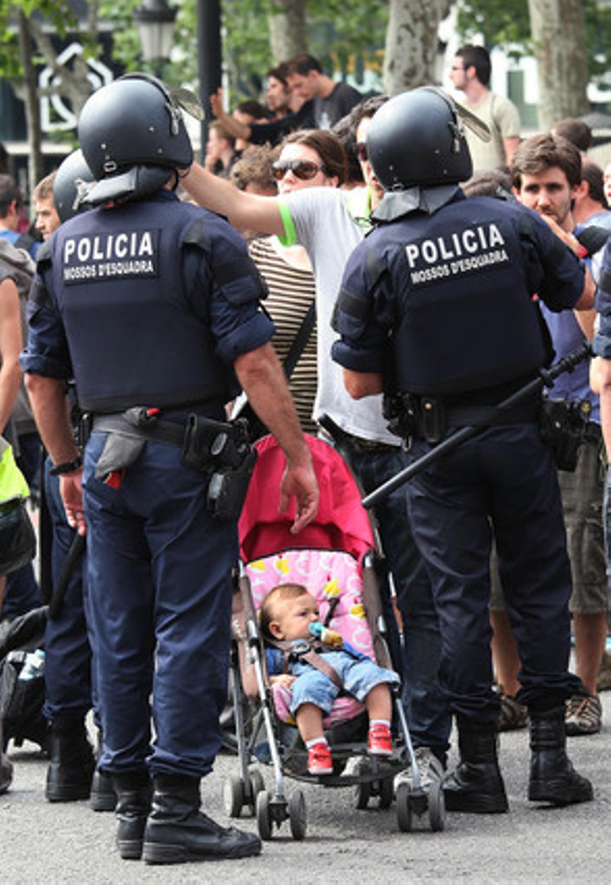 El desallotjament de la plaça de Catalunya, vist per Guillermo Moliner.