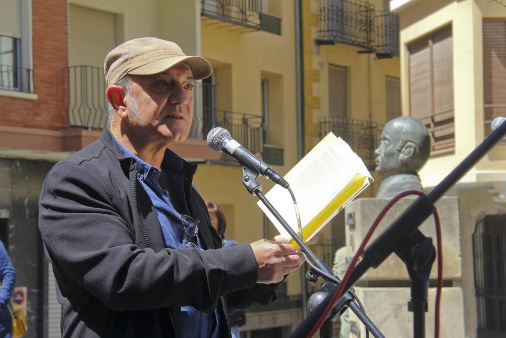 Alcoy escribe una poesía con música y flores para Valls