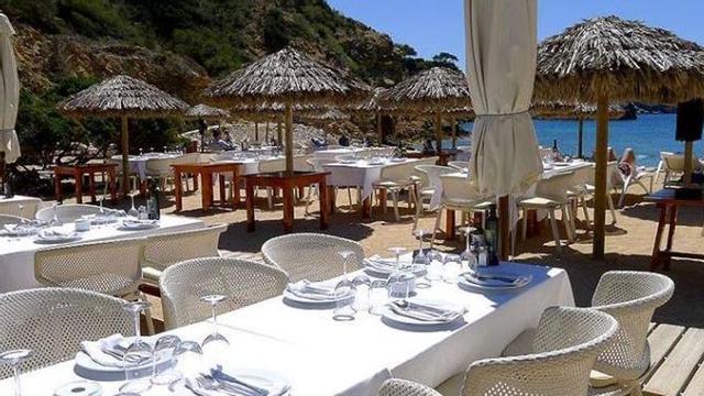 Es Torrent, cocina marinera en una cala recóndita de la isla