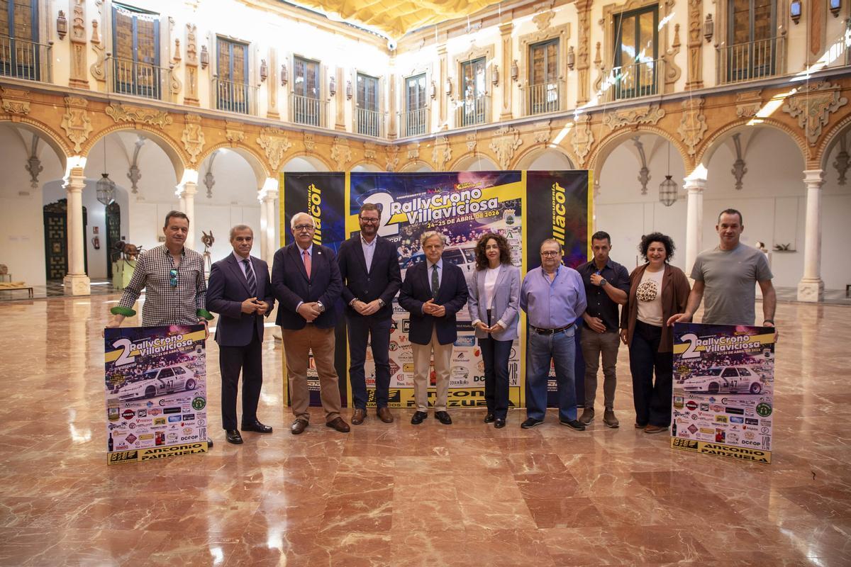 Autoridades en la presentación de la segunda edición del RallyCrono de Villaviciosa, en el Palacio de la Merced.