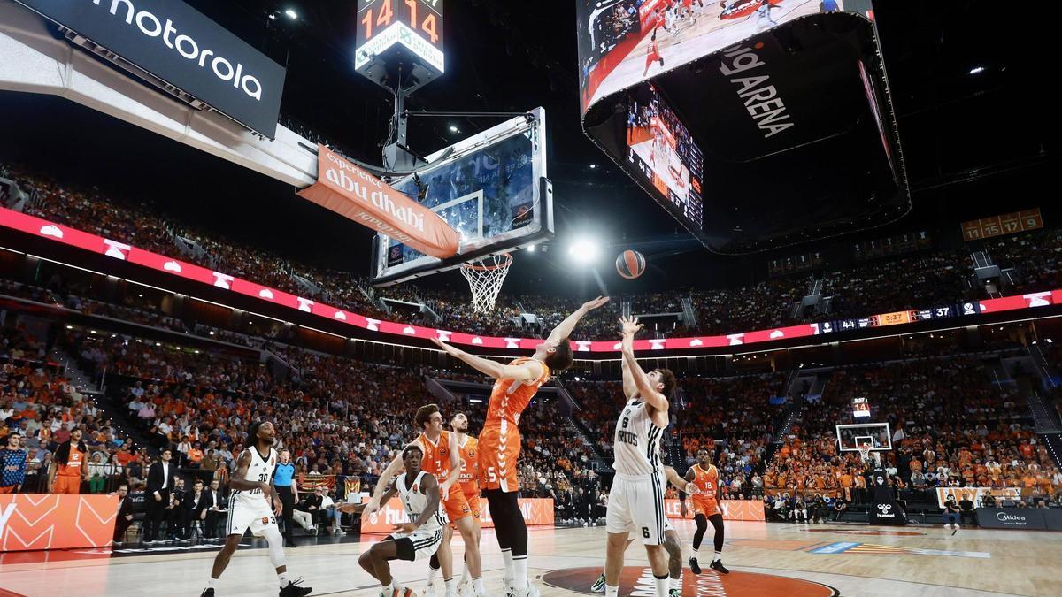 Once peñas del Valencia Basket critican que se juegue a puerta cerrada ante el Hapoel