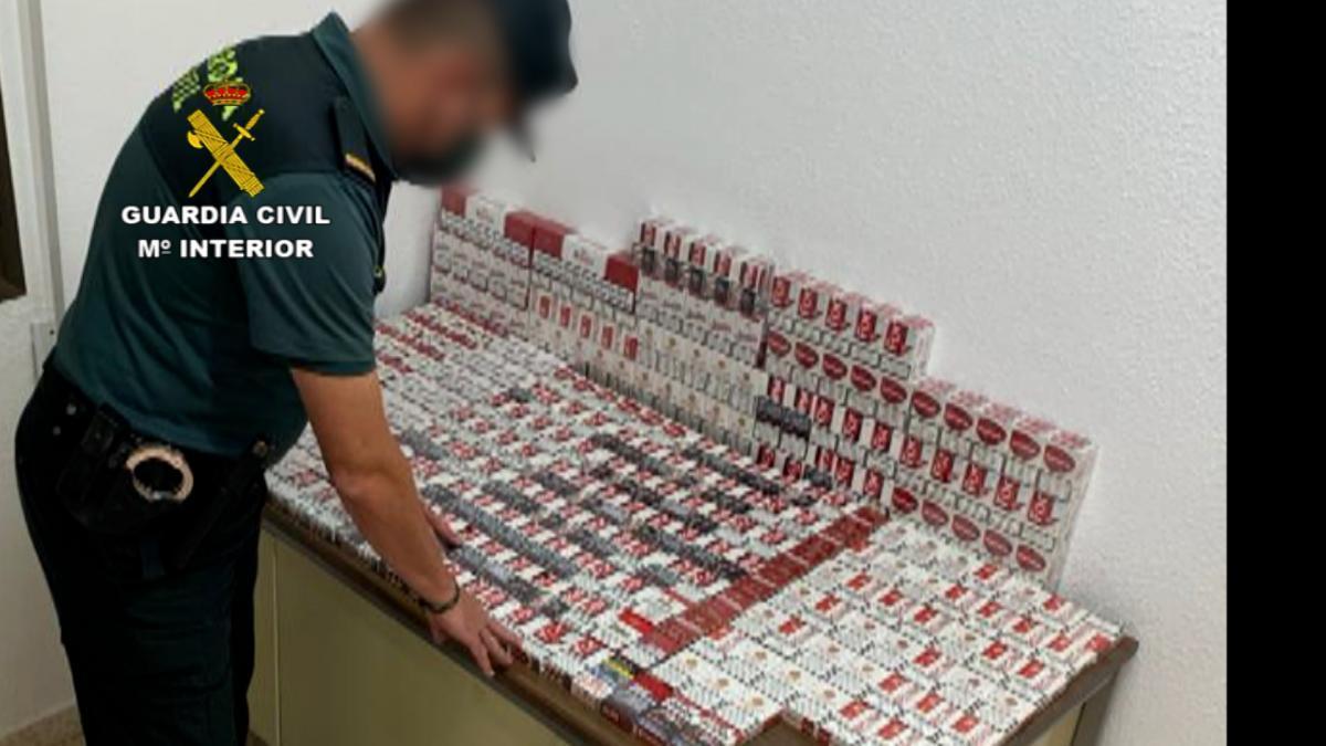 Requisan más de 370 cajetillas de tabaco de contrabando en una tienda de Santaella