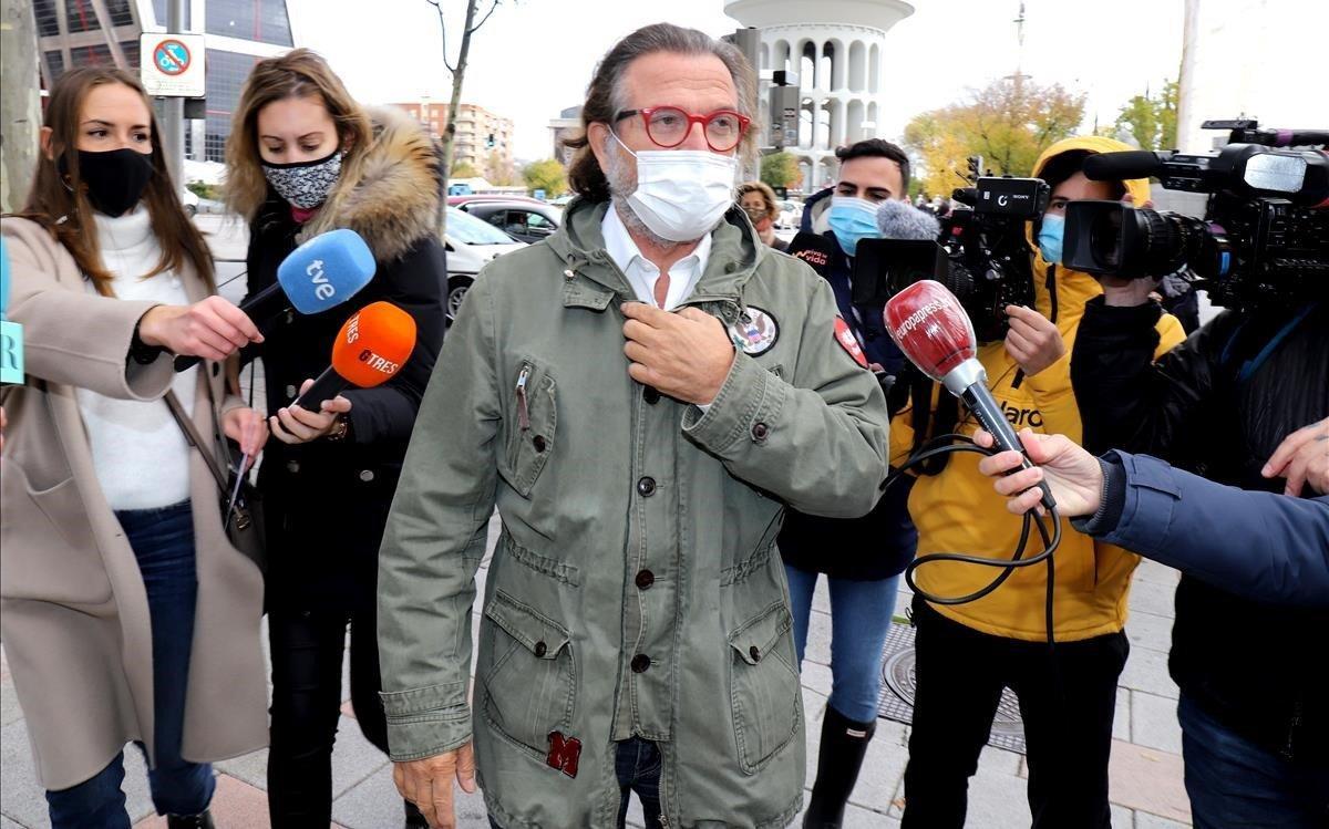 zentauroepp55750467 pepe navarro llega a los juzgados tras la denuncia de ivonne201104174938