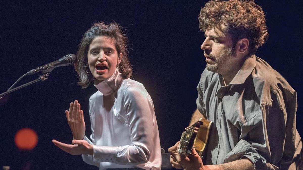 Maria Arnal y Marcel Bagés, en el concierto que ofrecieron en la sala Apolo.