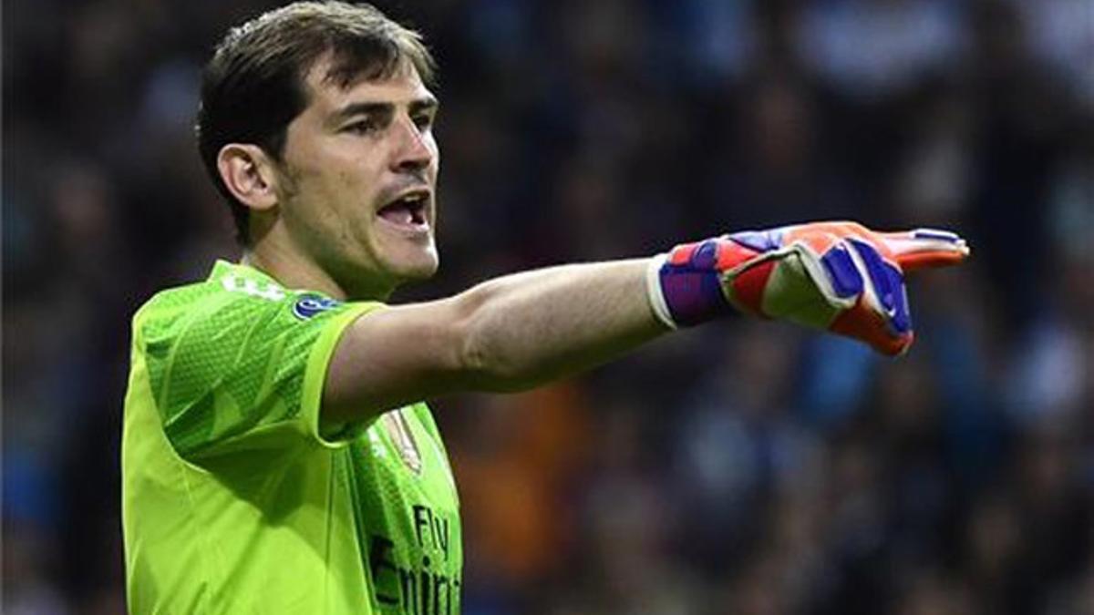 Casillas podría cambiar el Arsenal por el Madrid