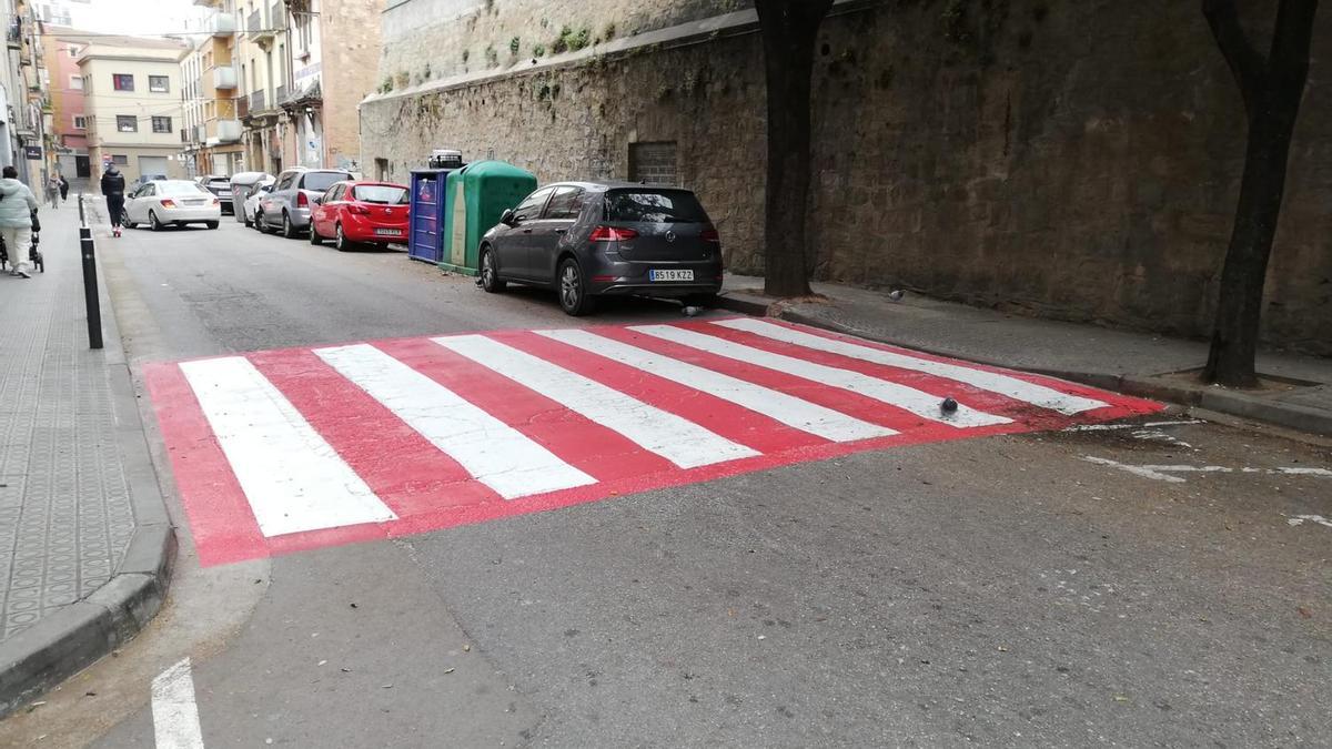 Pas de vianants al carrer del Canonge Montanyà