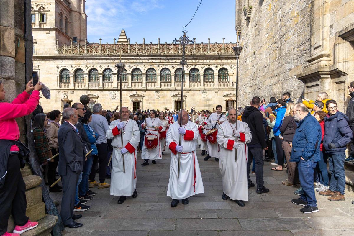 El Cristo de la Paciencia regresa a Conxo y pone el broche final a la Semana Santa compostelana