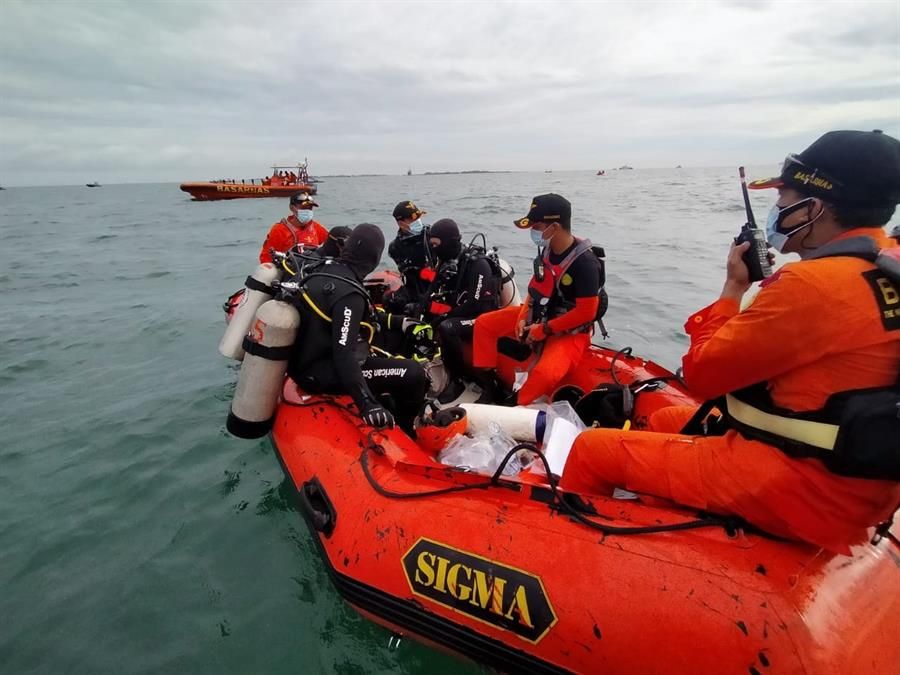 Equipos de rescate, en las inmediaciones del accidente.