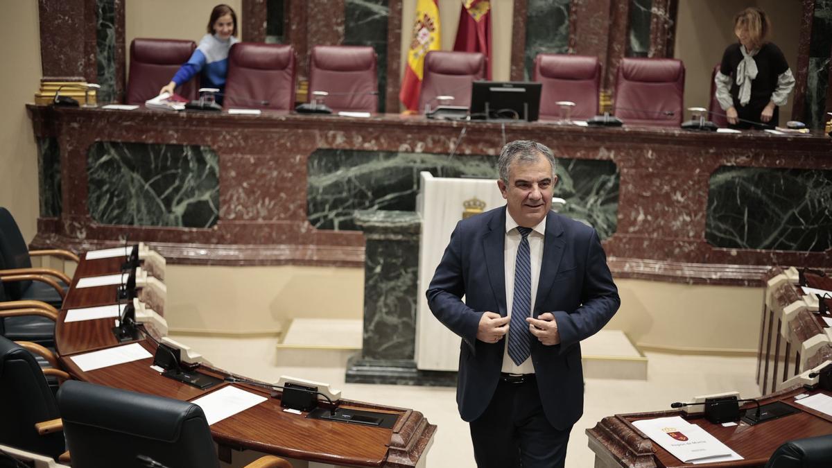 El consejero de Medio Ambiente, Juan María Vázquez, este jueves en la Asamblea Regional.