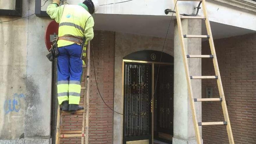 Trabajos de instalación de la fibra óptica en Benavente.