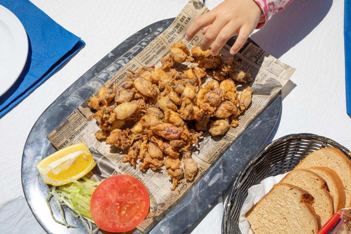 Los chopitos: una de sus delicias gastronómicas.