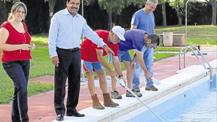 Vall d’Alba abrirá hoy las piscinas públicas