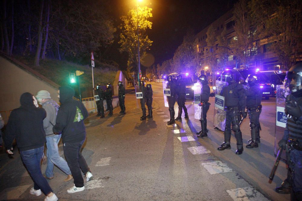 Protesta dels CDR a Girona en el marc de la vaga general