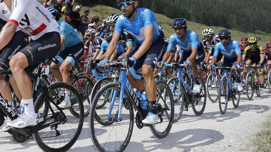 Alejandro Valverde rueda junto al pelotón en la etapa de ayer.