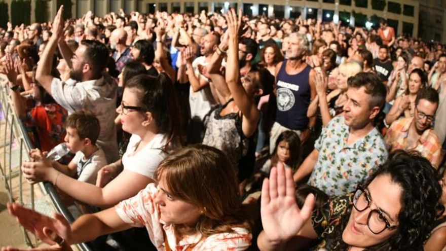 El público asistente a uno de los conciertos de fiestas