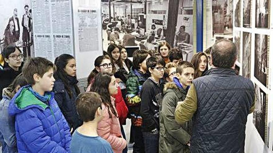 Alumnos del Maestro Haedo visitan la exposición de LA OPINIÓN-EL CORREO DE ZAMORA