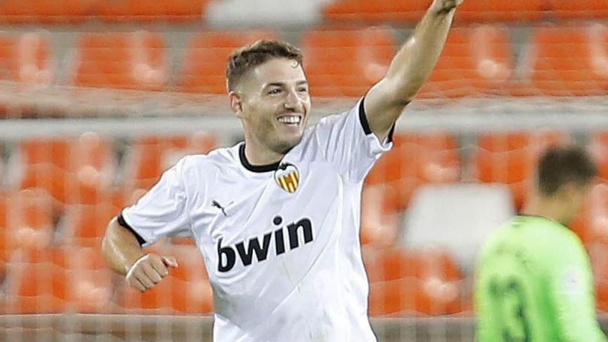 Manu Vallejo celebra un gol con el Valencia. | Europa Press