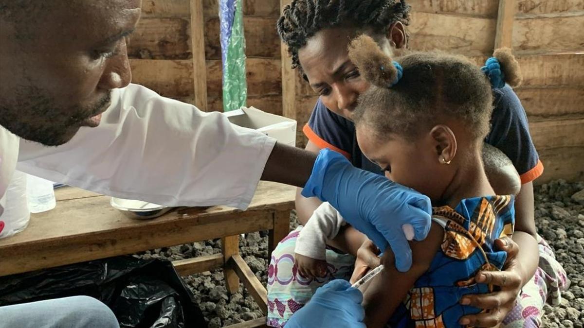 Campaña de vacunación contra el sarampión en Congo.