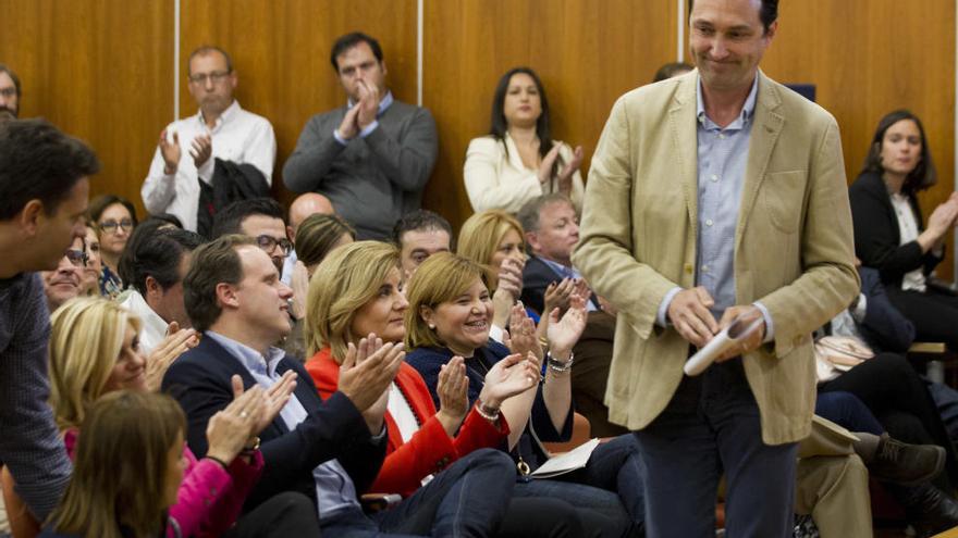 Betoret en una jornada de empleo del PP con la ministra Báñez.