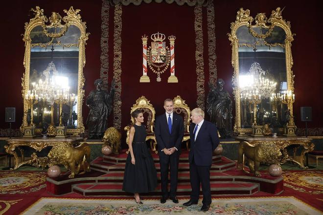 La reina Letizia y el rey Felipe VI junto a Boris Johnson