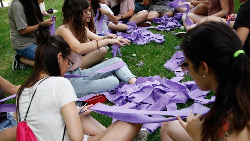 Taller de brazaletes celebrado en 2017 en el parque de San Martín.