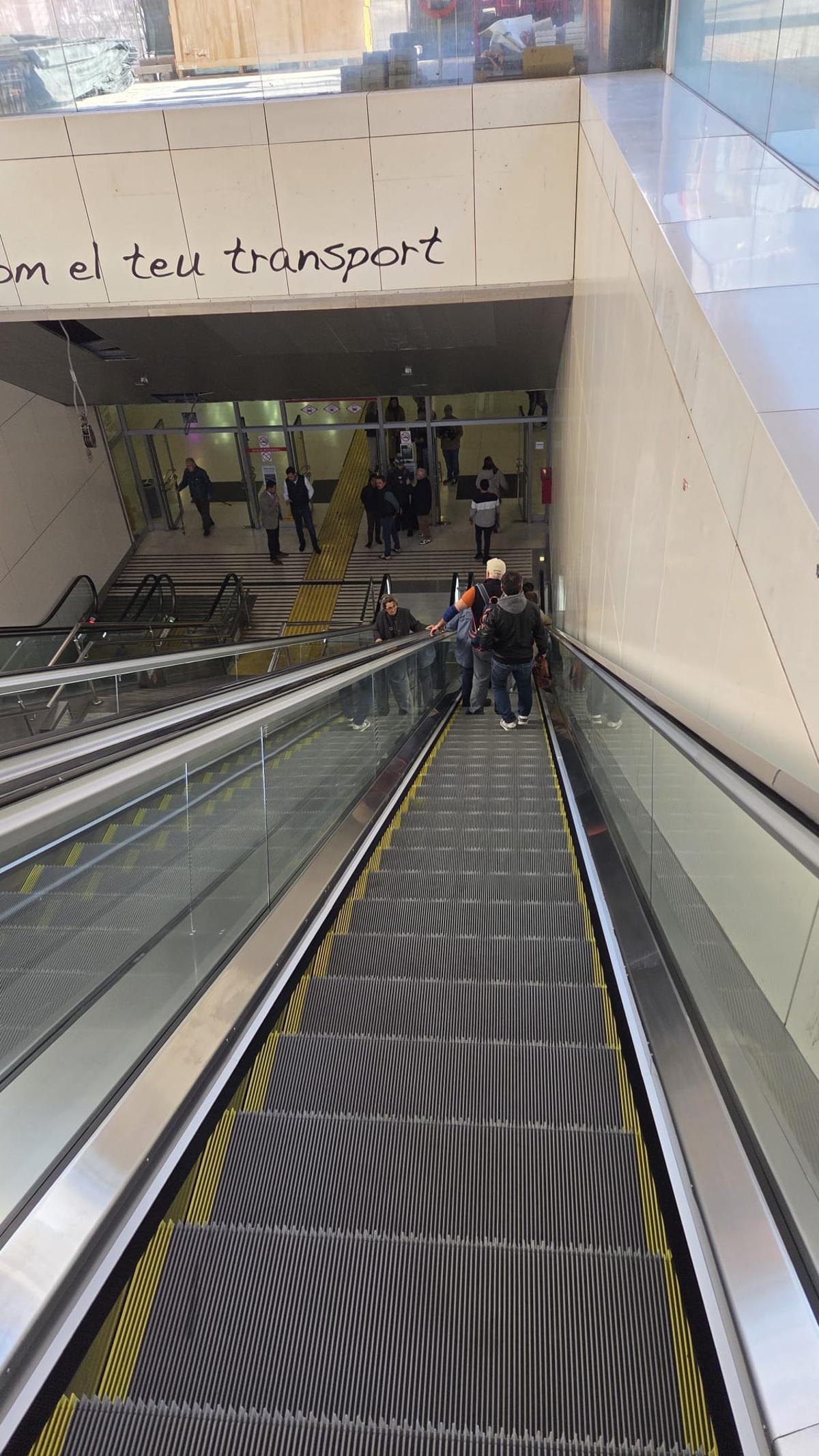 Las viejas escaleras de la estación se han sustituido por unas nuevas