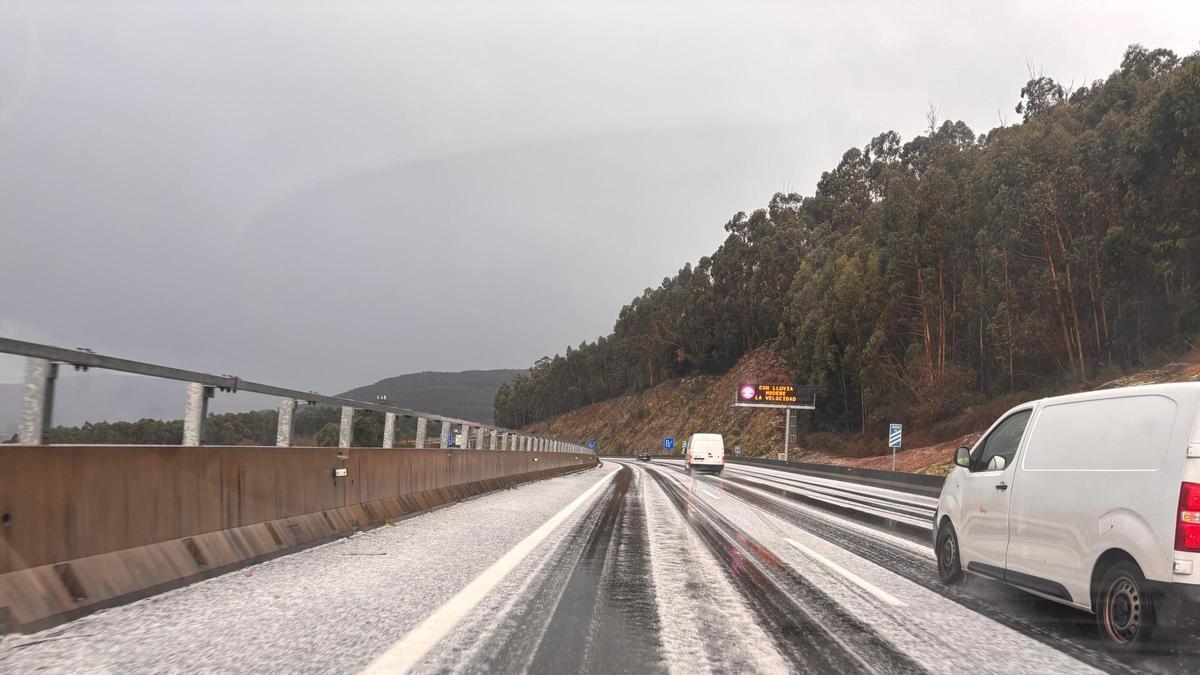 Los últimos coletazos de Leonardo descargan una fuerte granizada en el área de Vigo