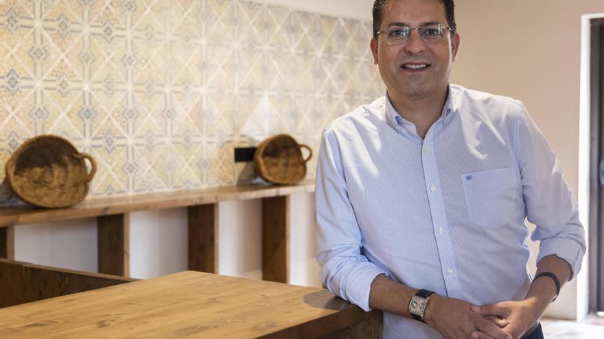 El alcalde de Alfafar apoya a un menor sin nacionalidad que puede quedarse sin la beca Amancio Ortega: "No puede ser que un joven con talento pierda esta oportunidad"