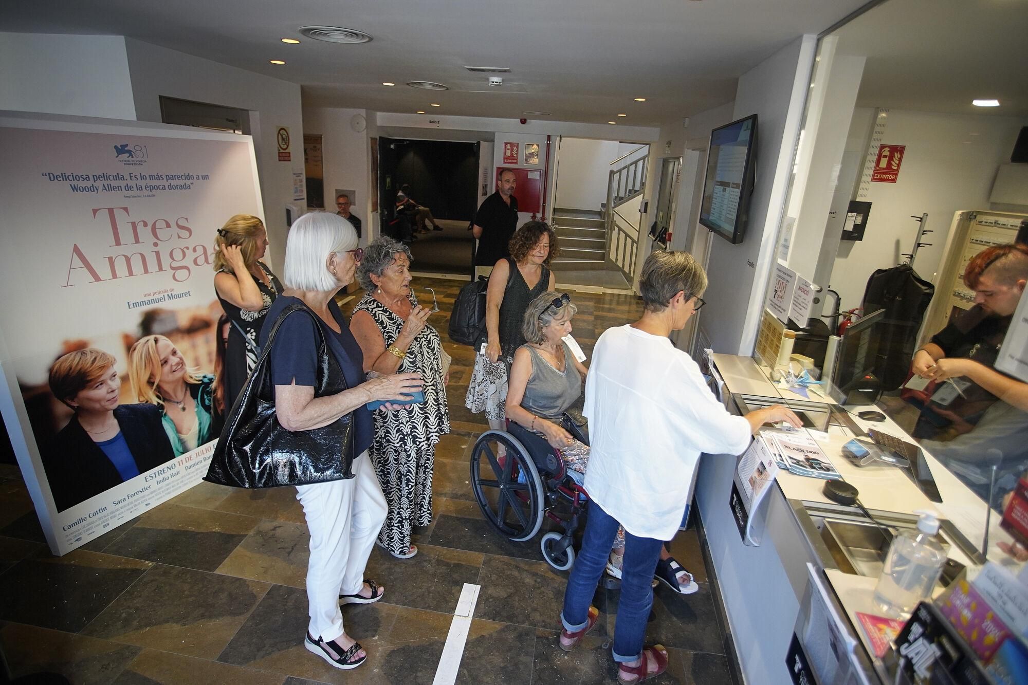 Girona cinema Truffaut projecció de &quot;Tres amigas&quot; un dels grans èxits del cinema independent aquest estiu