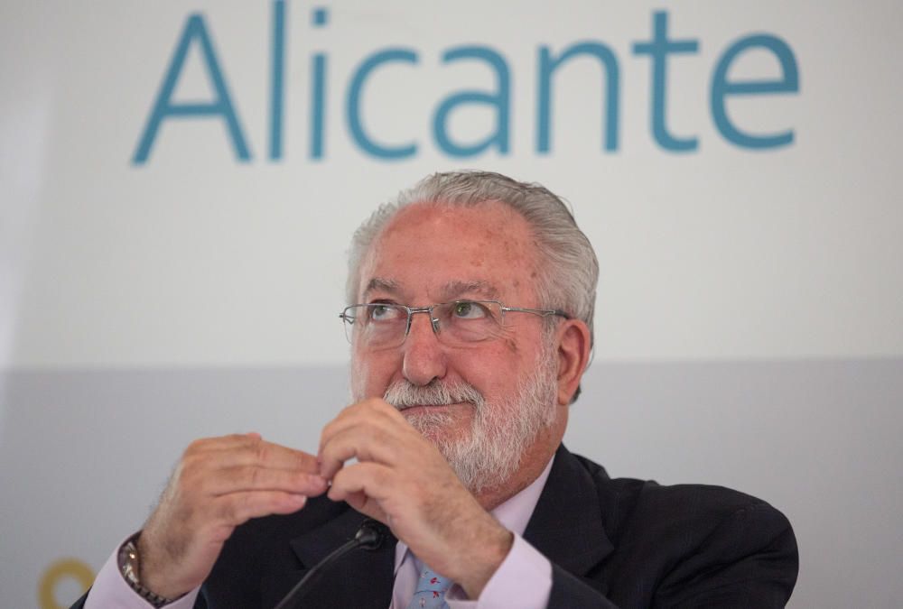 Bernat Soria en el Foro Alicante: "El covid-19 ha sorprendido a todo el mundo, incluso a Google