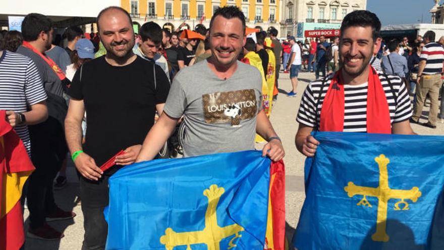 Los eurofans asturianos calientan motores en Lisboa