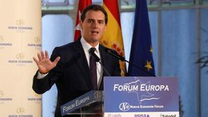 GRAF4551. MADRID, 20/05/2019.- El líder de Ciudadanos, Albert Rivera, pronuncia su discurso durante un desayuno informativo protagonizado por el candidato de la formación a la Comunidad de Madrid, Ignacio Aguado, este lunes en Madrid. EFE/ Ballesteros