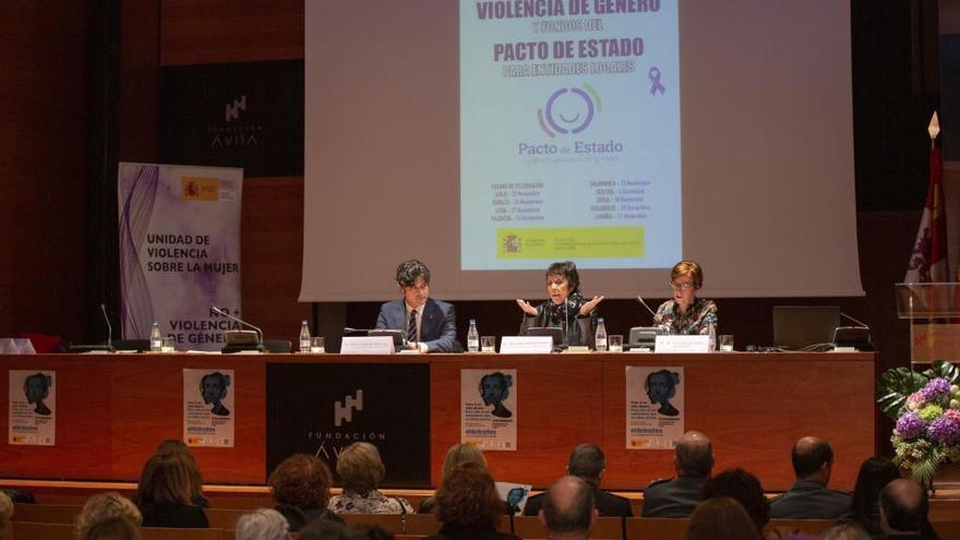 Mercedes Martín inaugura una jornada sobre violencia machista en Ávila