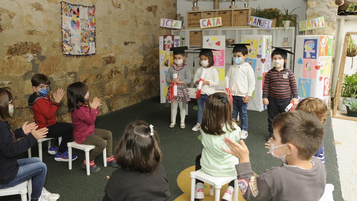 Graduaciones de alumnos en una Escuela infantil gallega.